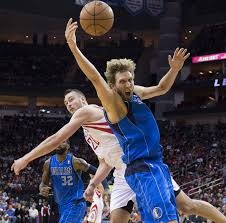 曼联考虑签下巴莱巴，期待填补中场空缺，暂无戈麦斯交易计划。