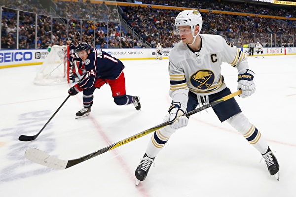 C罗发专访预告片：乔治娜问我要戒指；我资产早就超10亿美元